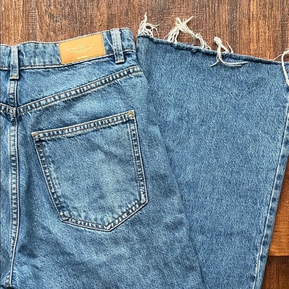 Stradivarius Classic Blue Straight Leg Jeans • High-Waisted - Picture 6 of 7